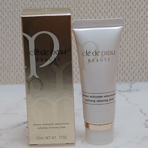 cle de peau softening cleansing foam